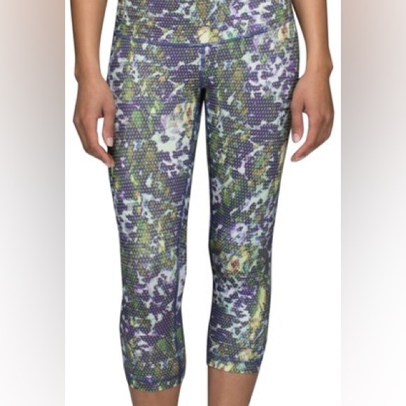 lululemon athletica Pants - Lululemon Wunder Under Crop Full-On Luxtreme 6 Floral White Multi